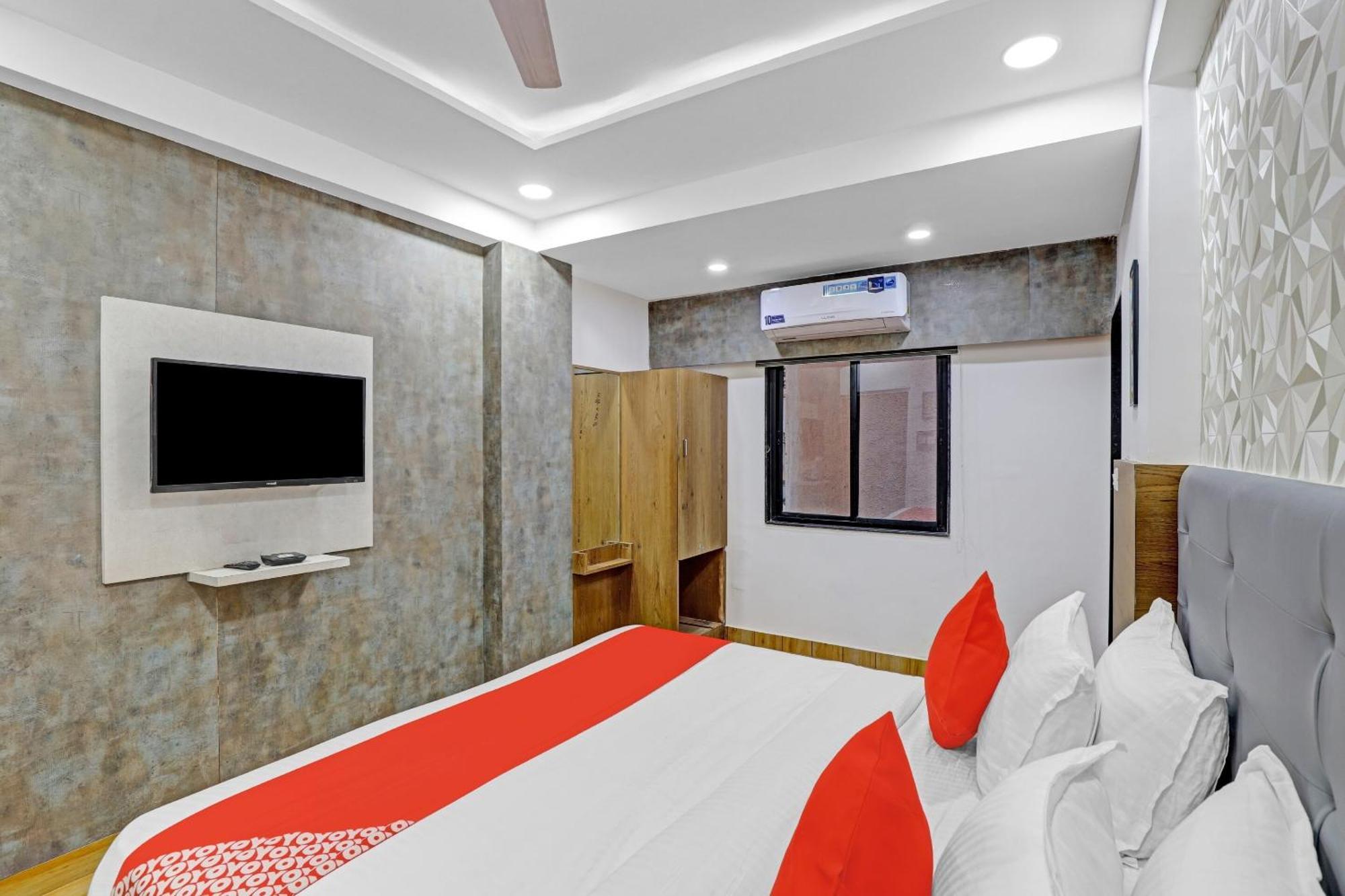 OYO 85289 Hotel Raffles Ahmedabad Exterior foto