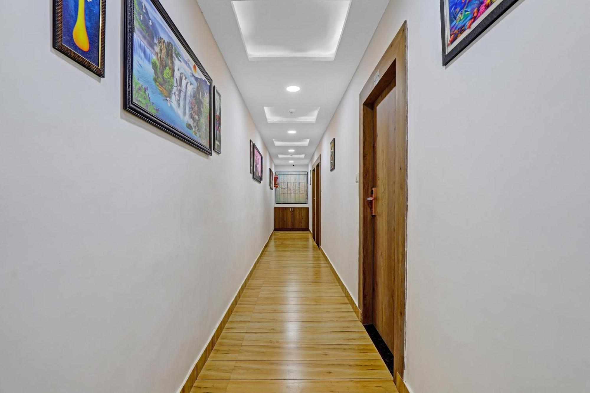 OYO 85289 Hotel Raffles Ahmedabad Exterior foto