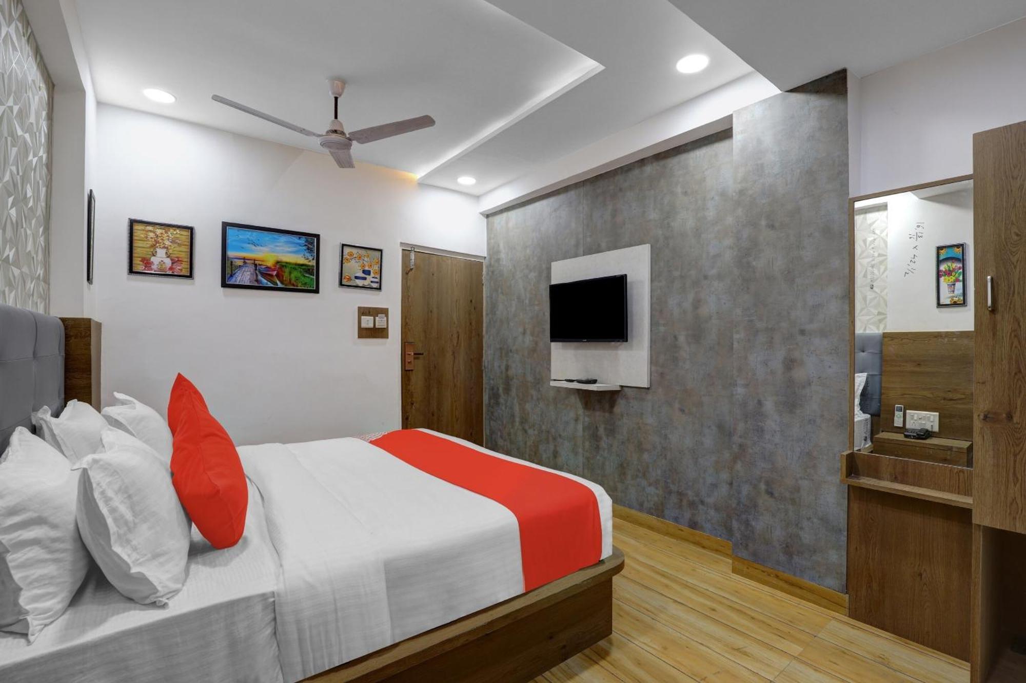 OYO 85289 Hotel Raffles Ahmedabad Exterior foto