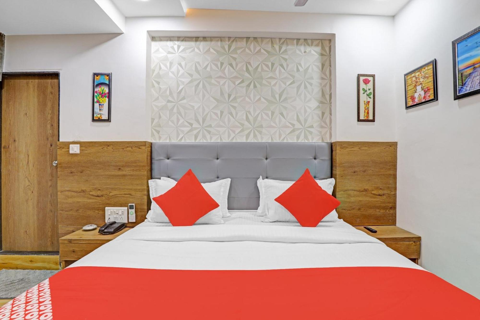 OYO 85289 Hotel Raffles Ahmedabad Exterior foto