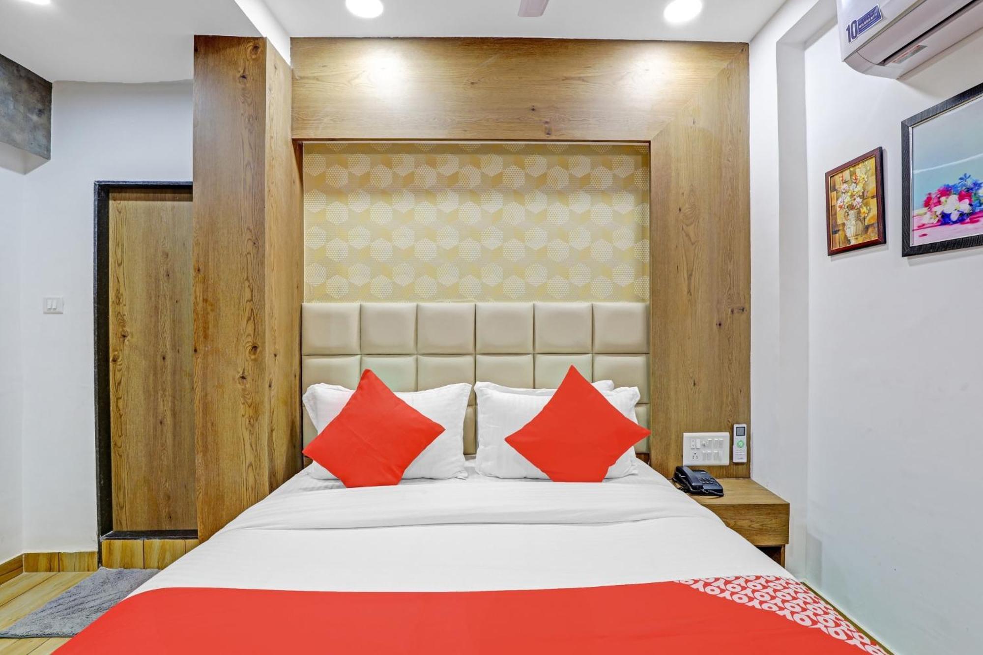 OYO 85289 Hotel Raffles Ahmedabad Exterior foto